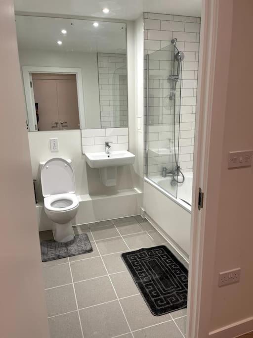 Beautiful One-bed In White City! Appartamento *